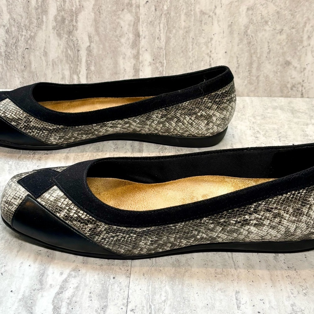 Trotters Sharp Ballet Flats Snake Print Slip Ons 9.5N - Picture 5 of 10